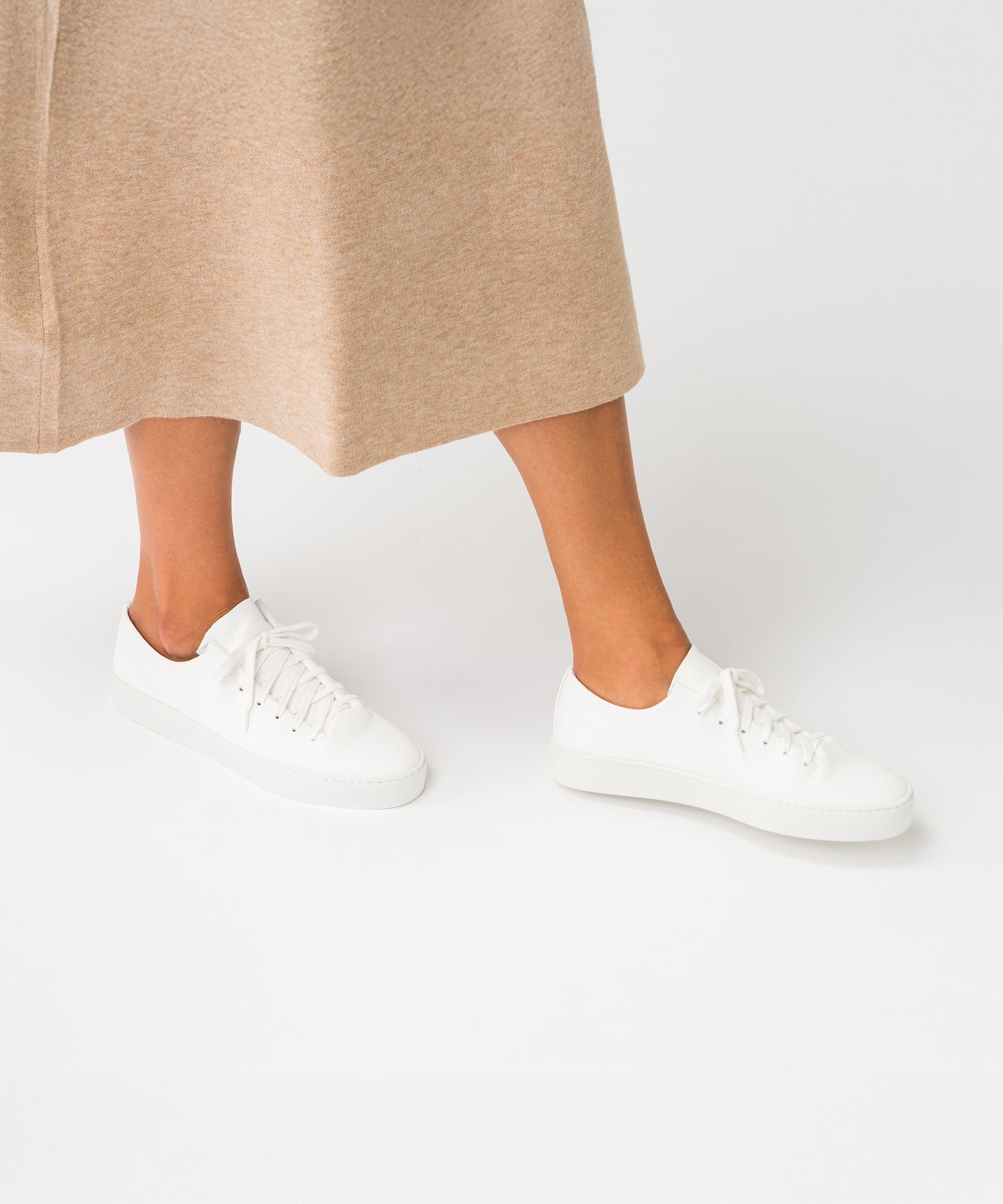 Atom All White